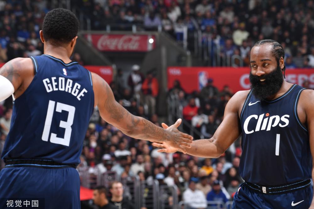 两位球员各 两位球员各