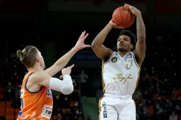 勇士再度陷 勇士再度陷